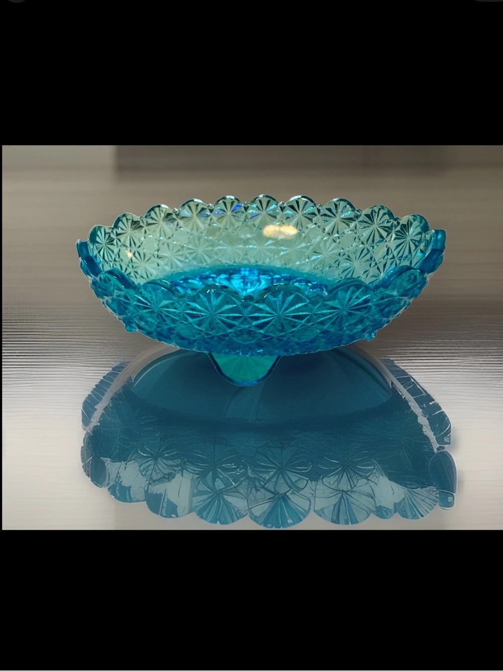 VTG L.G. Wright Daisy & Button Large Aqua Glass Canoe Footed Trinket Candy Bowl